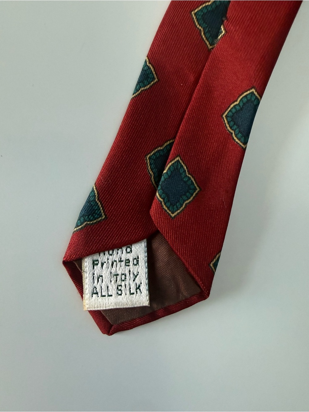 Men's Red Geometric Pattern Tie - Picture 5 of 5